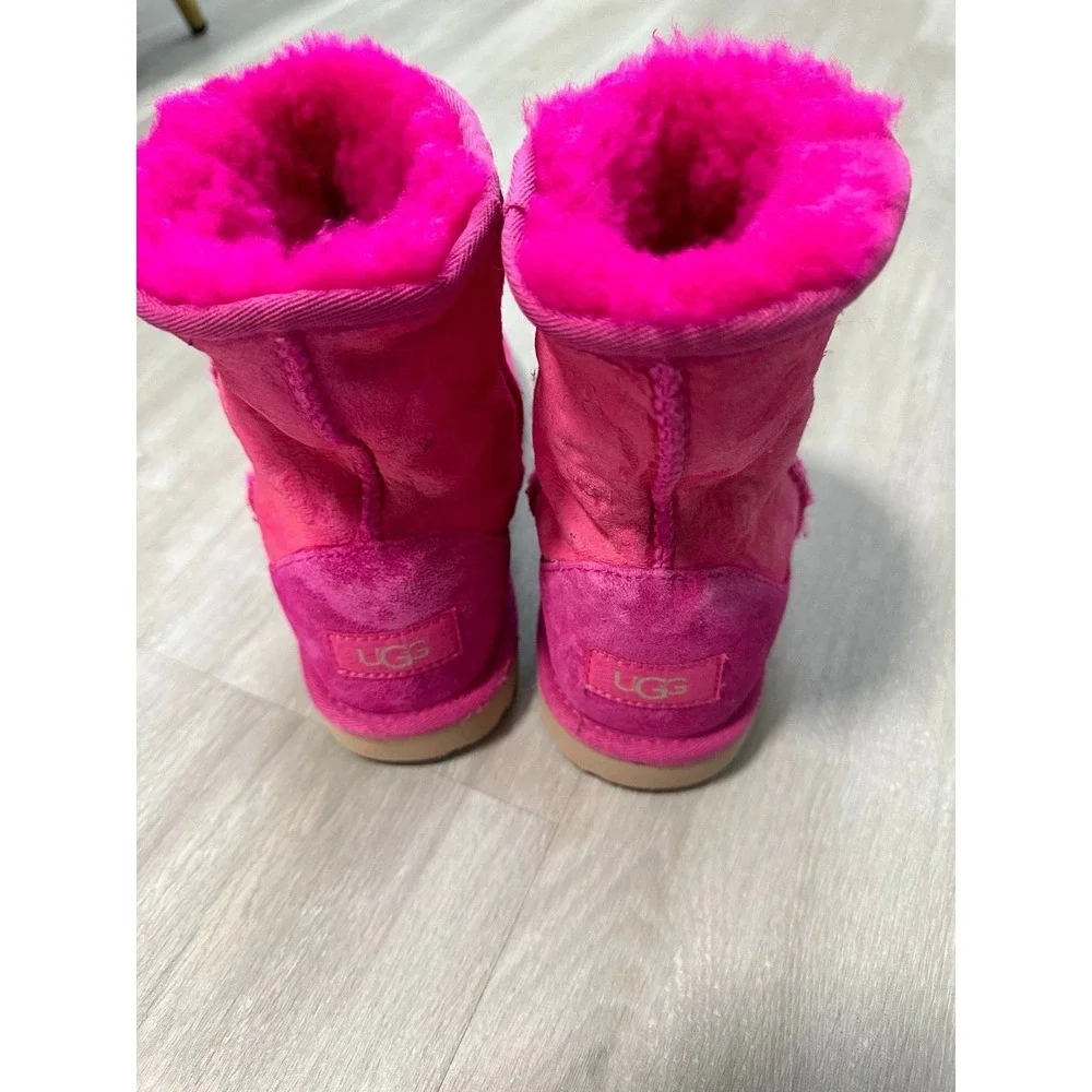 Kids UGG Boots Pink Sheepskin Lined Cozy Winter Fashion‎ Size 4
